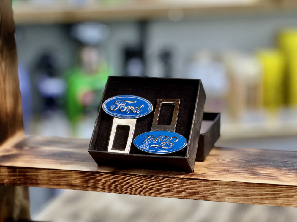 Заглушки ремней безопасности 3D с логотипом Ford Заглушки ремней безопасности 3D с логотипом Ford