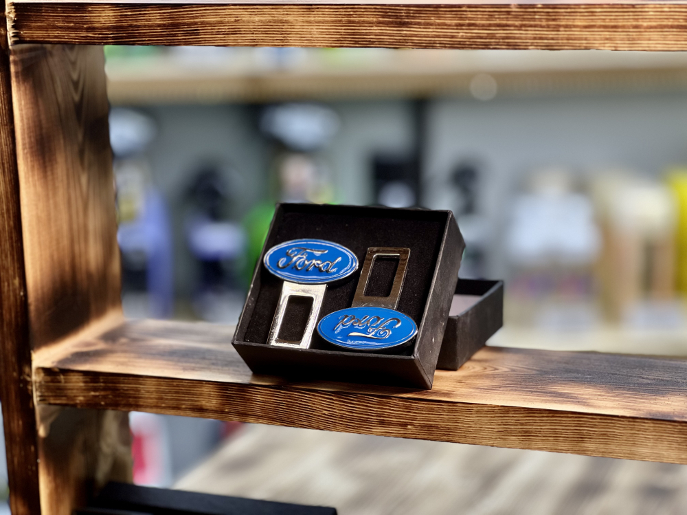 Заглушки ремней безопасности 3D с логотипом Ford Заглушки ремней безопасности 3D с логотипом Ford